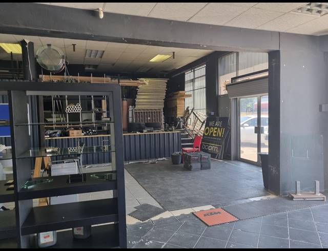 300M² WAREHOUSE TO LET IN VINTONIA
